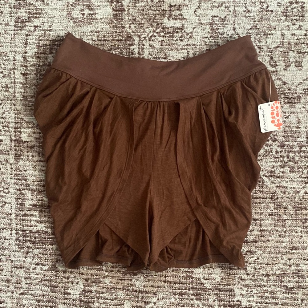 NWT Free People Movement Find Your Flow Shorts Brown Shorts Size Medium